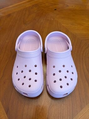 CROCS Classic Clog in Light Pink